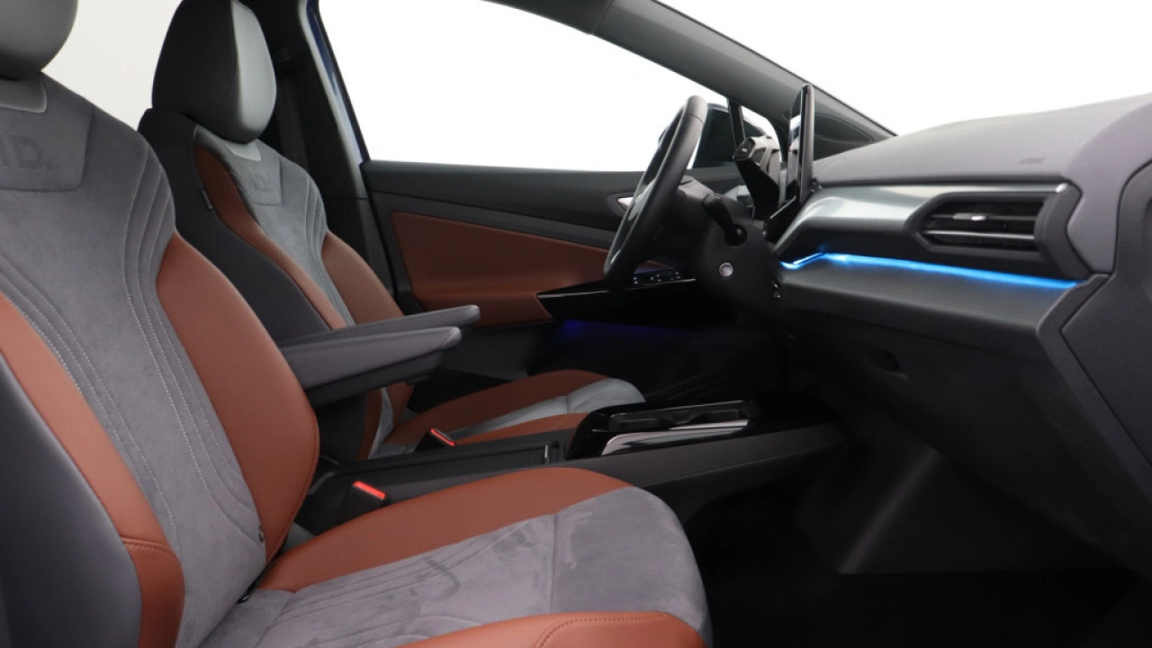 Volkswagen ID.4 First 77 kWh 204pk Navigatie Trekhaak