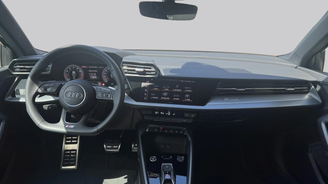 Audi A3 Limousine 30 TFSI 116Pk S edition / Parking Plus / Comfort Plus / Privacyglas