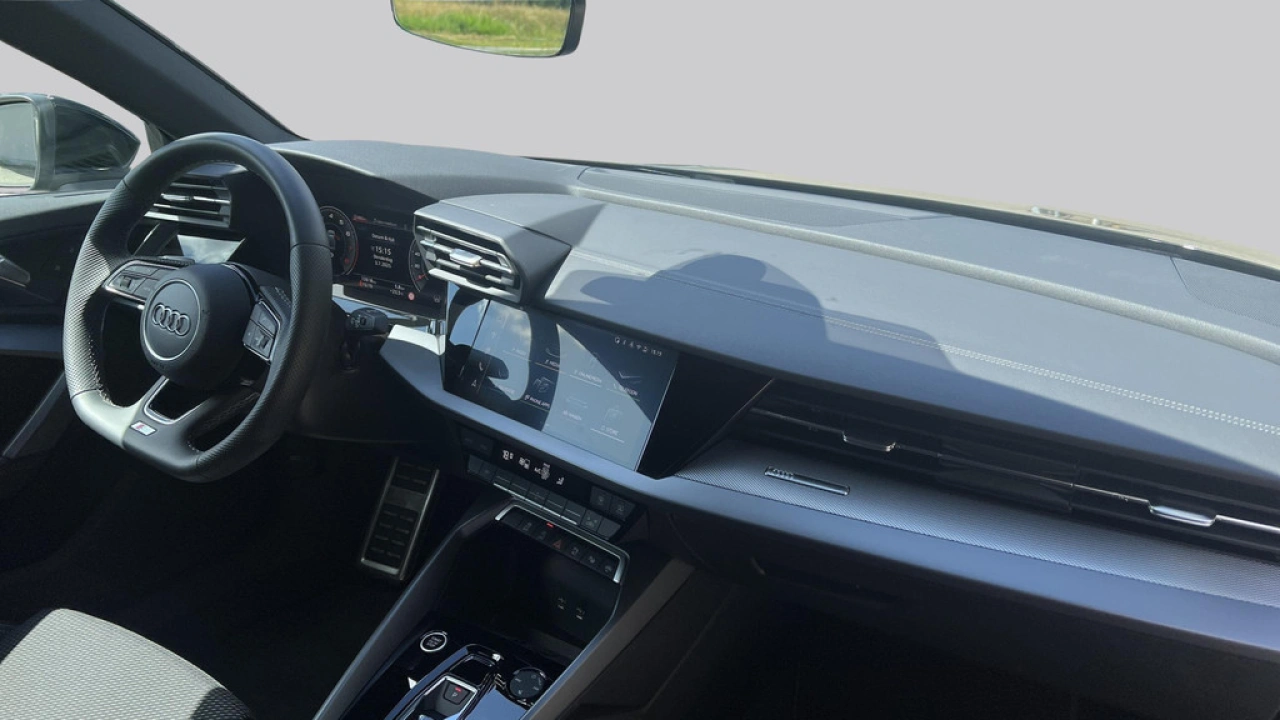 Audi A3 Limousine 30 TFSI 116Pk S edition / Parking Plus / Comfort Plus / Privacyglas