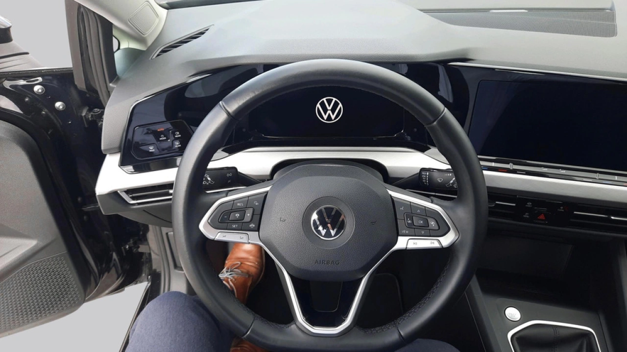 Volkswagen Golf 1.0 TSI 110pk Life | Navigatie | App Connect | Parkeersensoren