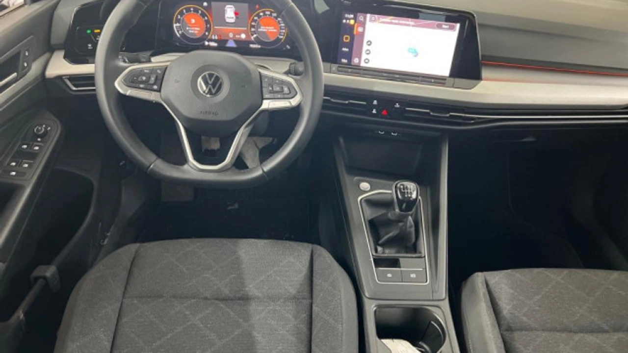 Volkswagen Golf 1.0 TSI 110pk Life | Navigatie | App Connect | Parkeersensoren