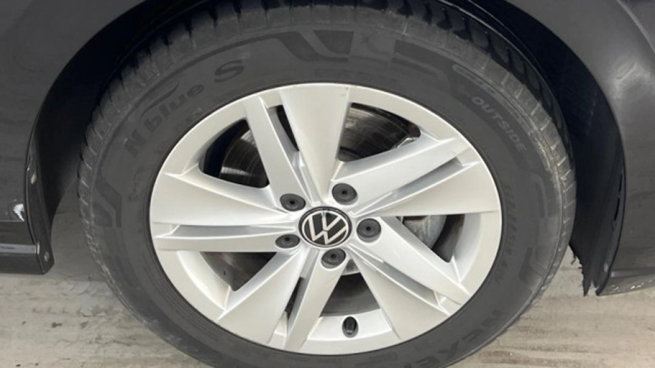 Volkswagen Golf 1.0 TSI 110pk Life | Navigatie | App Connect | Parkeersensoren