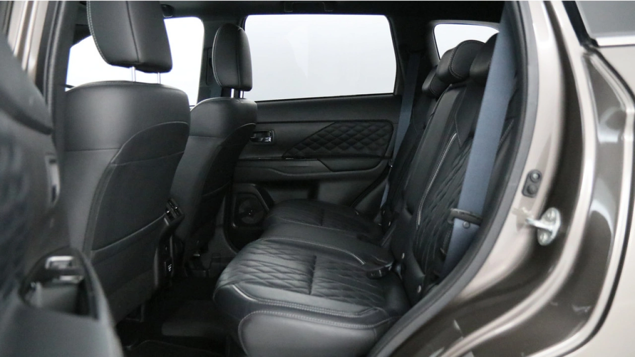 Mitsubishi Outlander 2.4 PHEV Instyle