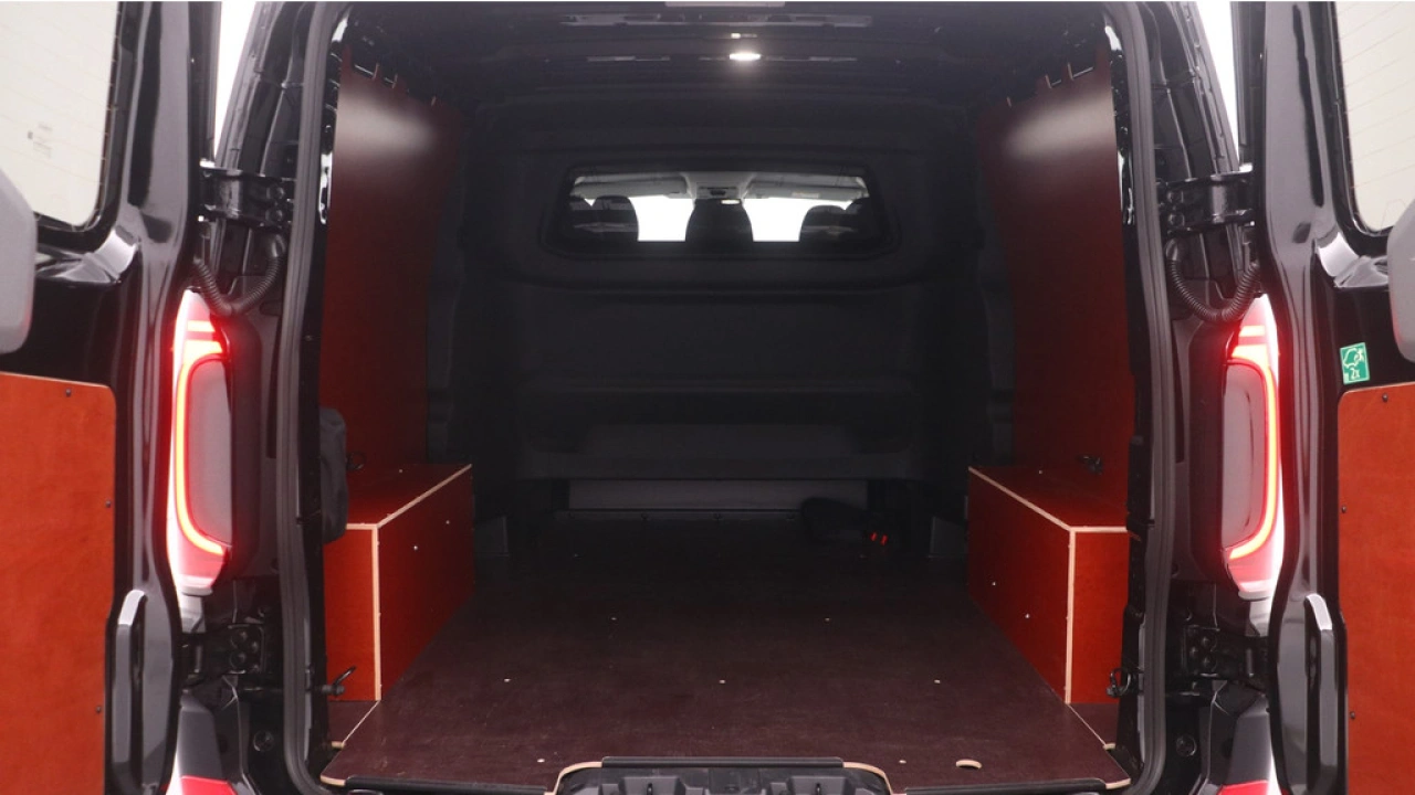 VW Bedrijfswagens Transporter 2.0 TDI L2H1 30 Bulli Dubbele Cabine