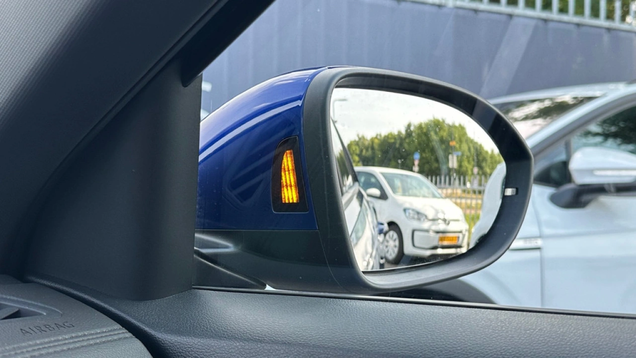 Volkswagen T-Roc 1.5 TSI 150pk DSG R-Line Leder Navigatie