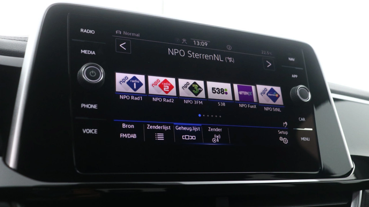 Volkswagen T-Roc 1.5 TSI 150pk DSG R-Line Leder Navigatie