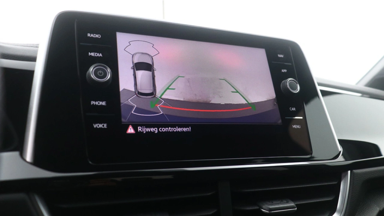 Volkswagen T-Roc 1.5 TSI 150pk DSG R-Line Leder Navigatie