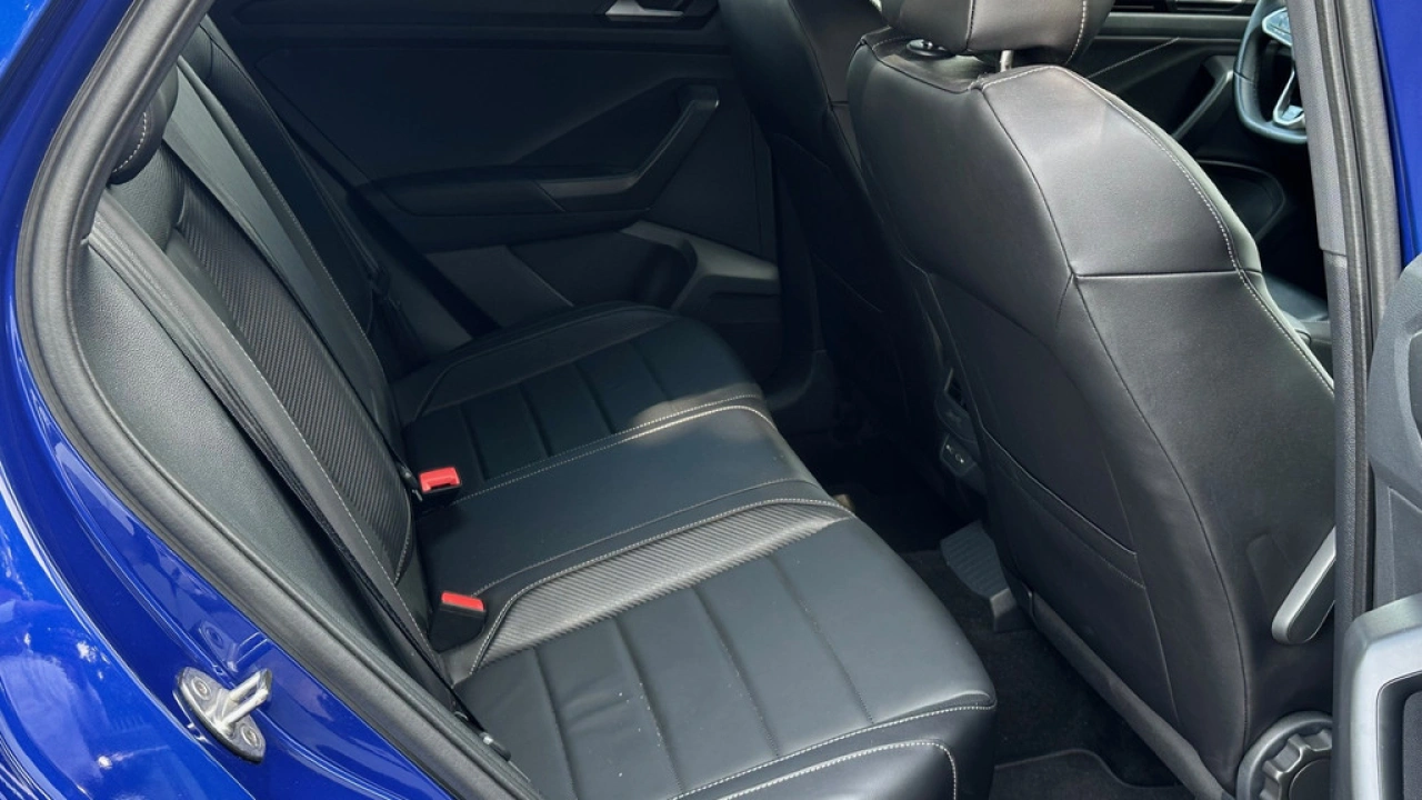 Volkswagen T-Roc 1.5 TSI 150pk DSG R-Line Leder Navigatie