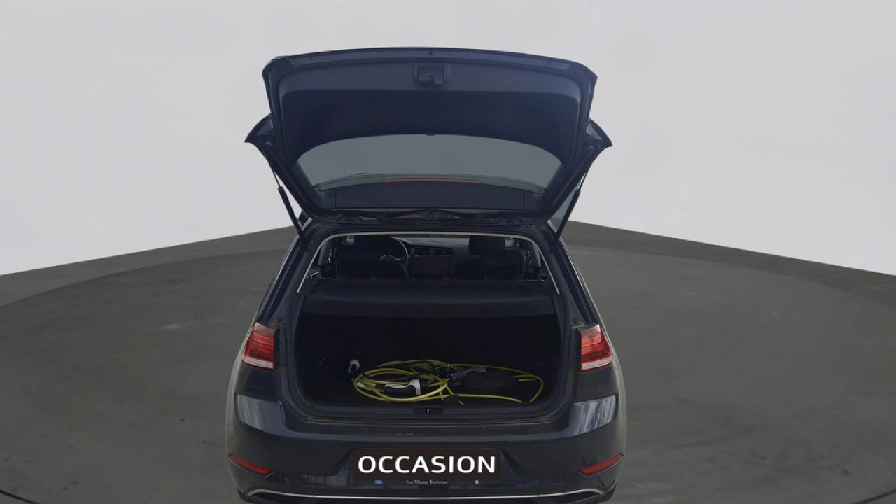 Volkswagen e-Golf 36kWh E-DITION | LED | Navigatie |
