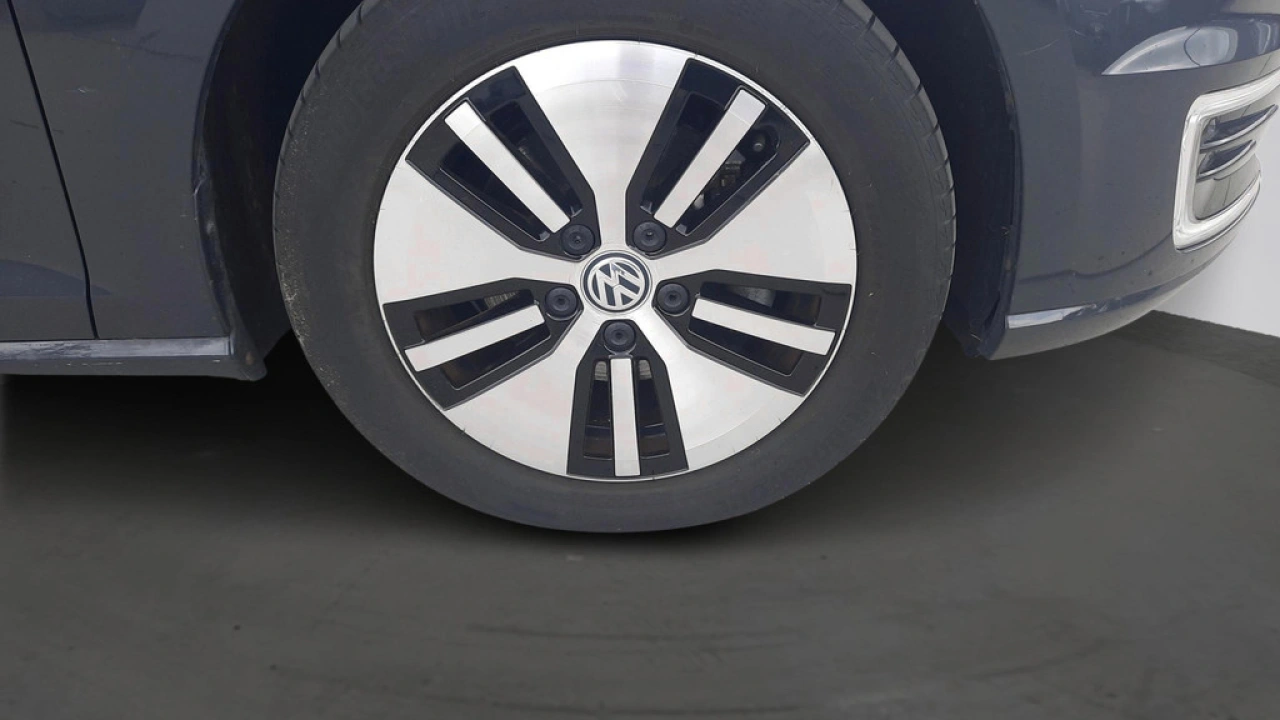 Volkswagen e-Golf 36kWh E-DITION | LED | Navigatie |