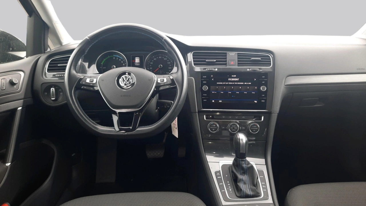 Volkswagen e-Golf 36kWh E-DITION | LED | Navigatie |