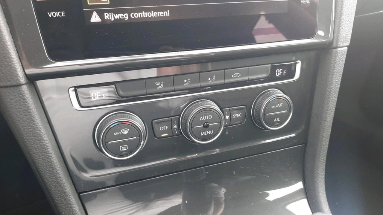 Volkswagen e-Golf 36kWh E-DITION | LED | Navigatie |