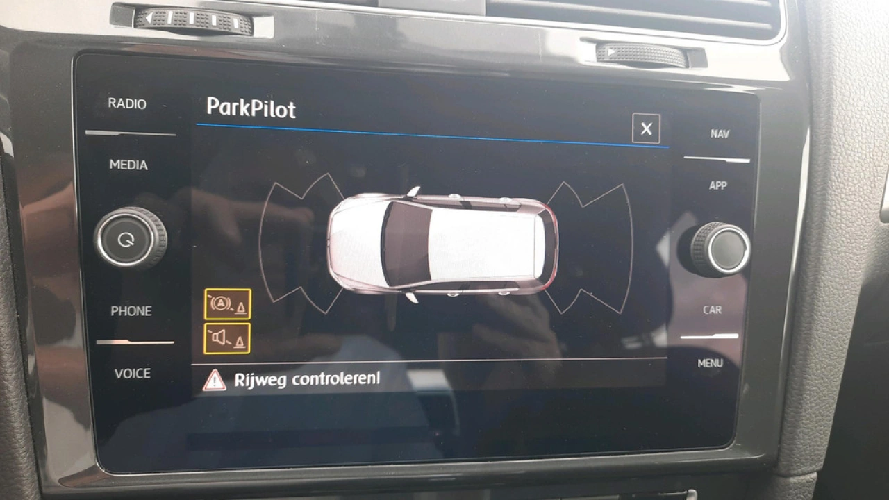 Volkswagen e-Golf 36kWh E-DITION | LED | Navigatie |
