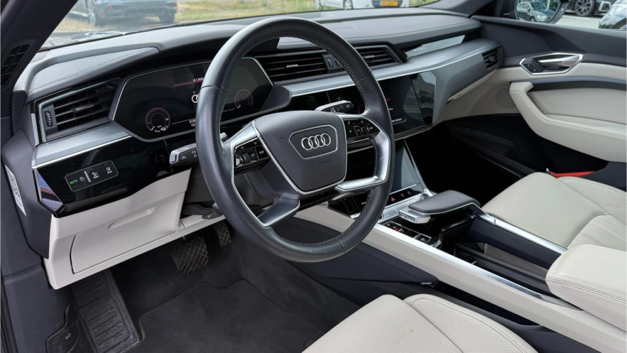 Audi Q8 e-tron 55 quattro Advanced Edition 115 kWh | Stoelventilatie | Trekhaak | B&O | Panorama dak |