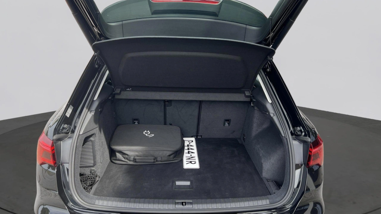Audi Q3 45 TFSI e 245Pk Advanced Edition / Trekhaak / Stoelverwarming / PDC V+A