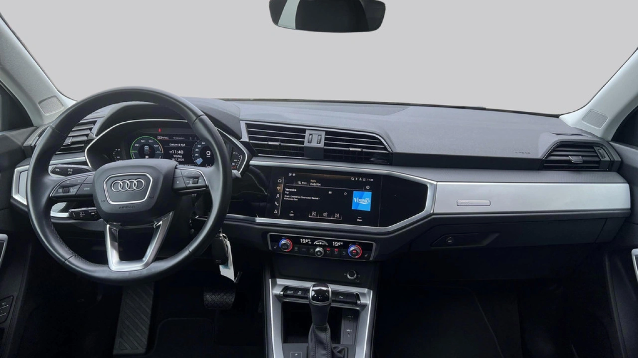 Audi Q3 45 TFSI e 245Pk Advanced Edition / Trekhaak / Stoelverwarming / PDC V+A