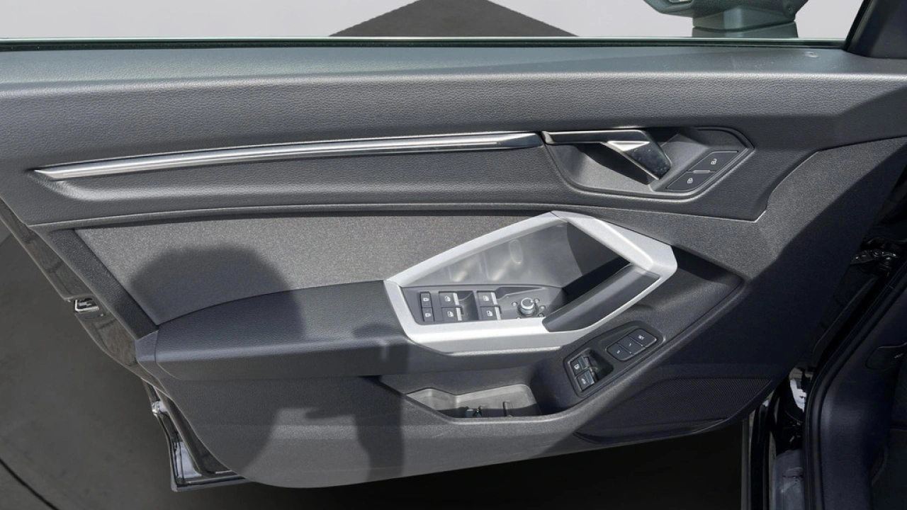 Audi Q3 45 TFSI e 245Pk Advanced Edition / Trekhaak / Stoelverwarming / PDC V+A