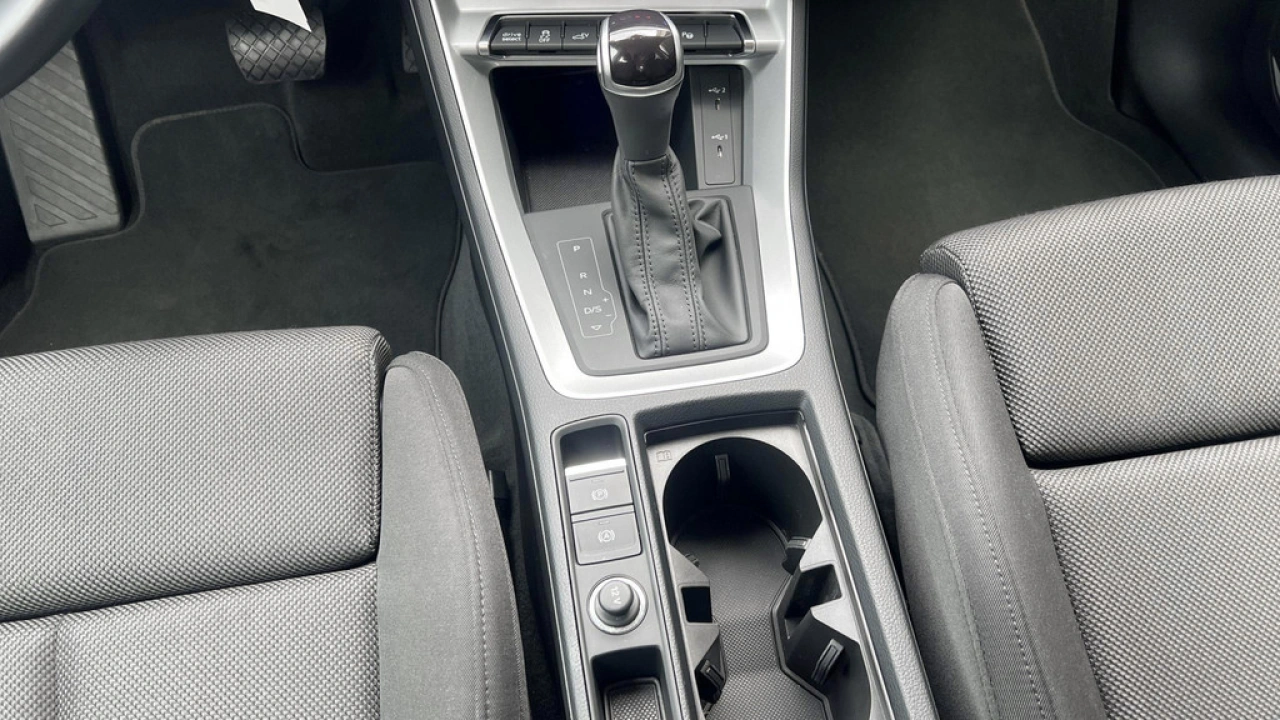 Audi Q3 45 TFSI e 245Pk Advanced Edition / Trekhaak / Stoelverwarming / PDC V+A