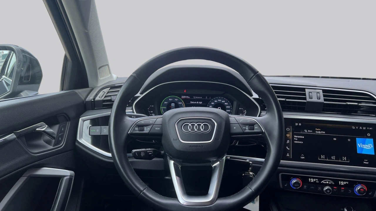 Audi Q3 45 TFSI e 245Pk Advanced Edition / Trekhaak / Stoelverwarming / PDC V+A