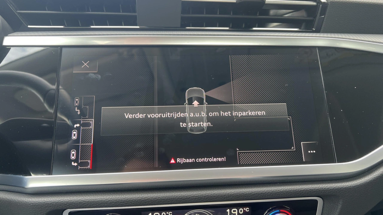Audi Q3 45 TFSI e 245Pk Advanced Edition / Trekhaak / Stoelverwarming / PDC V+A