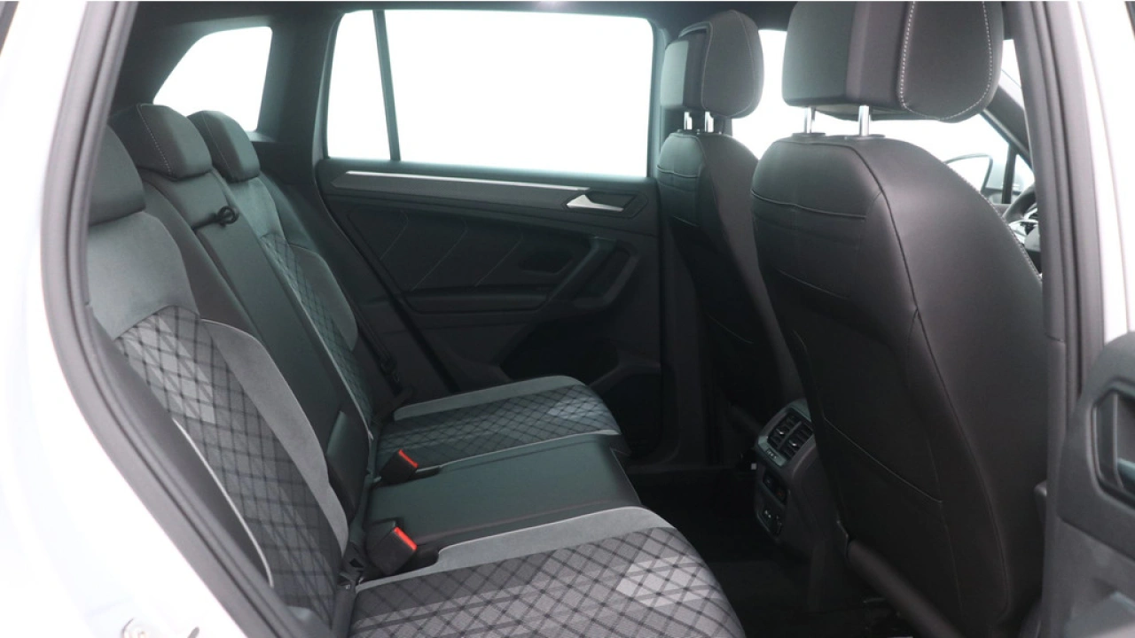 Volkswagen Tiguan 1.5 TSI 150pk DSG R-Line Business+ Panoramadak Naviagatie