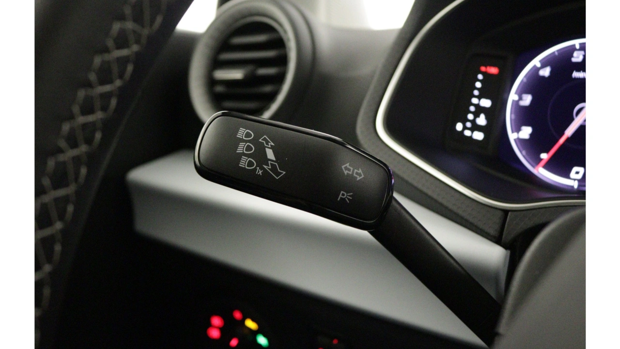 SEAT Arona 1.0 EcoTSI 95 5MT Style Business Connect