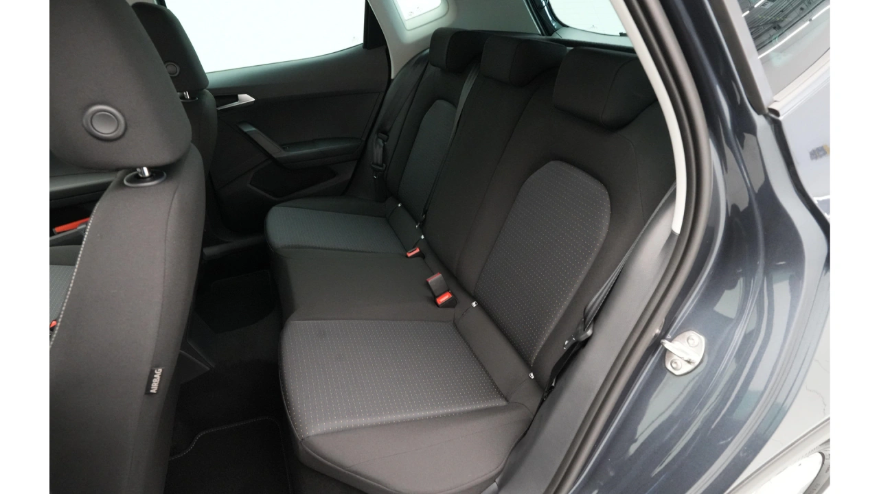 SEAT Arona 1.0 EcoTSI 95 5MT Style Business Connect