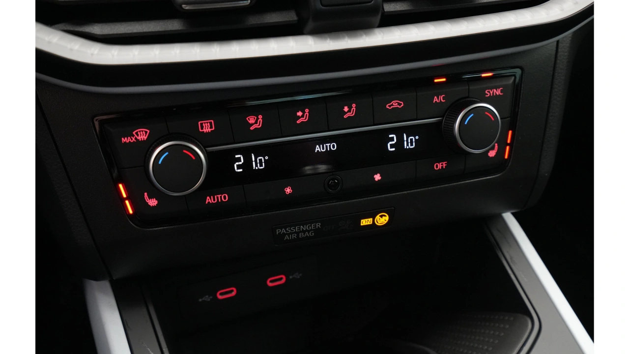 SEAT Arona 1.0 EcoTSI 95 5MT Style Business Connect