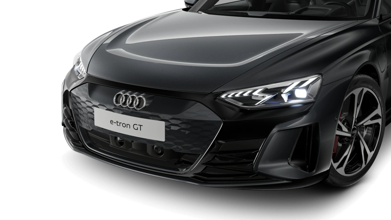 Audi e-tron GT QUATTRO RS e-tron GT Performance 97kWh 794 2AT