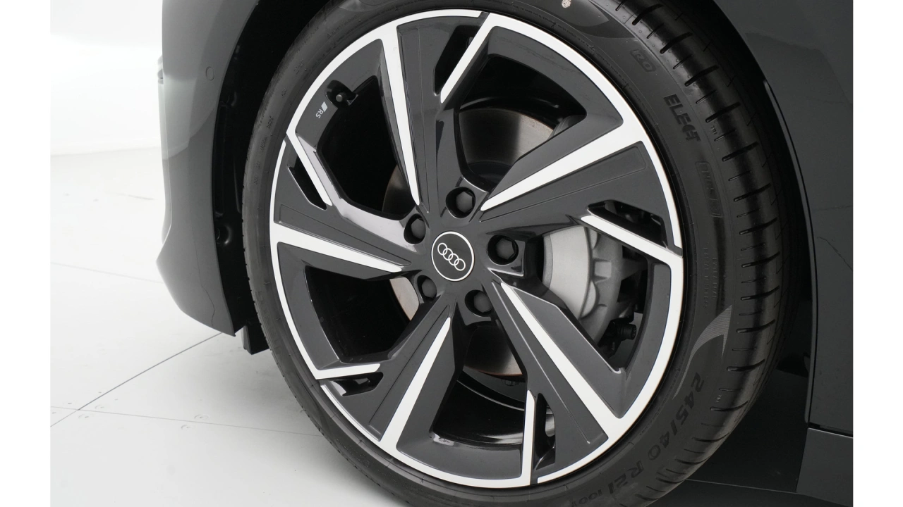 Audi A6 Sportback e-tron 367 1AT S edition