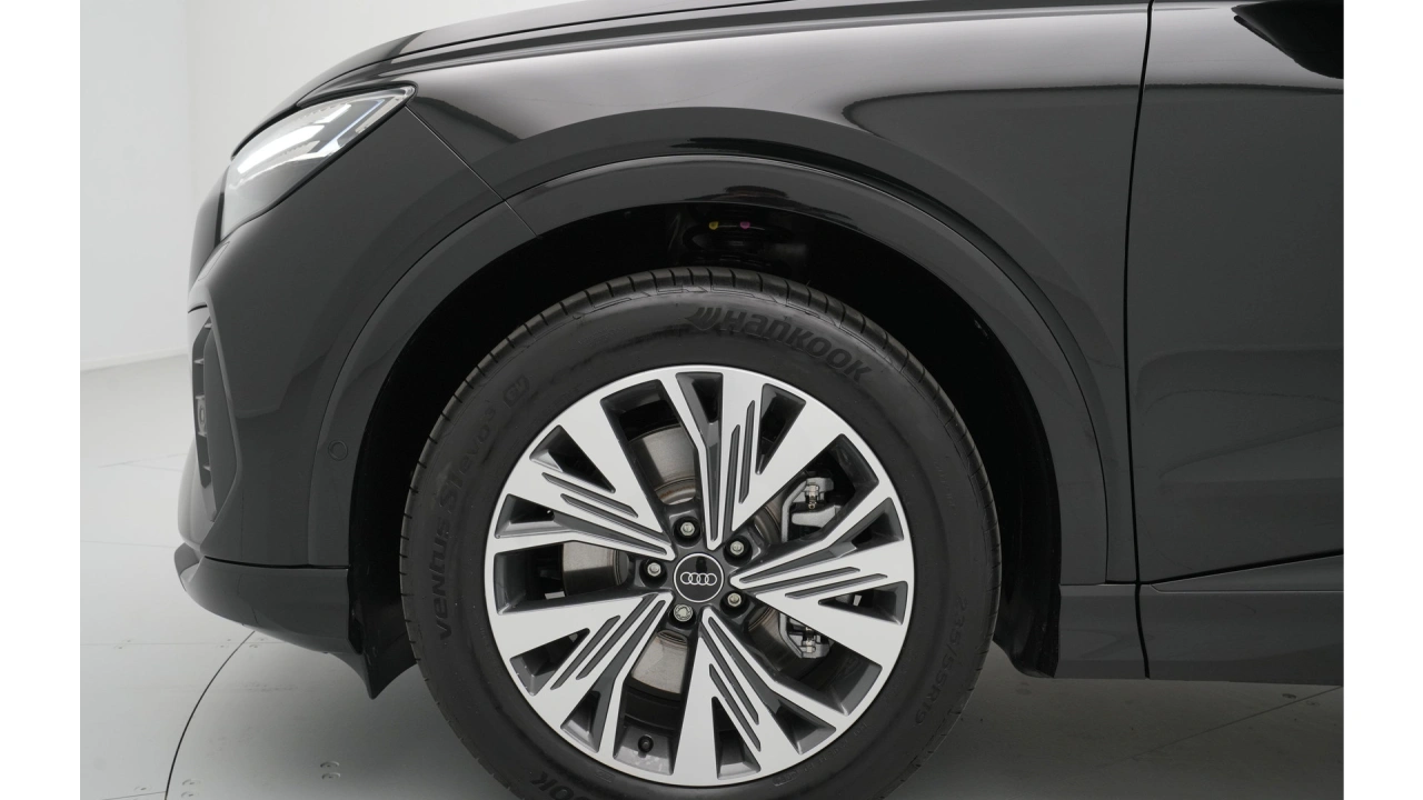Audi Q4 e-tron Q4 45 e-tron quattro 286 1AT Advanced edition