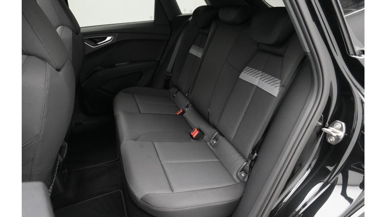 Audi Q4 e-tron Q4 45 e-tron quattro 286 1AT Advanced edition