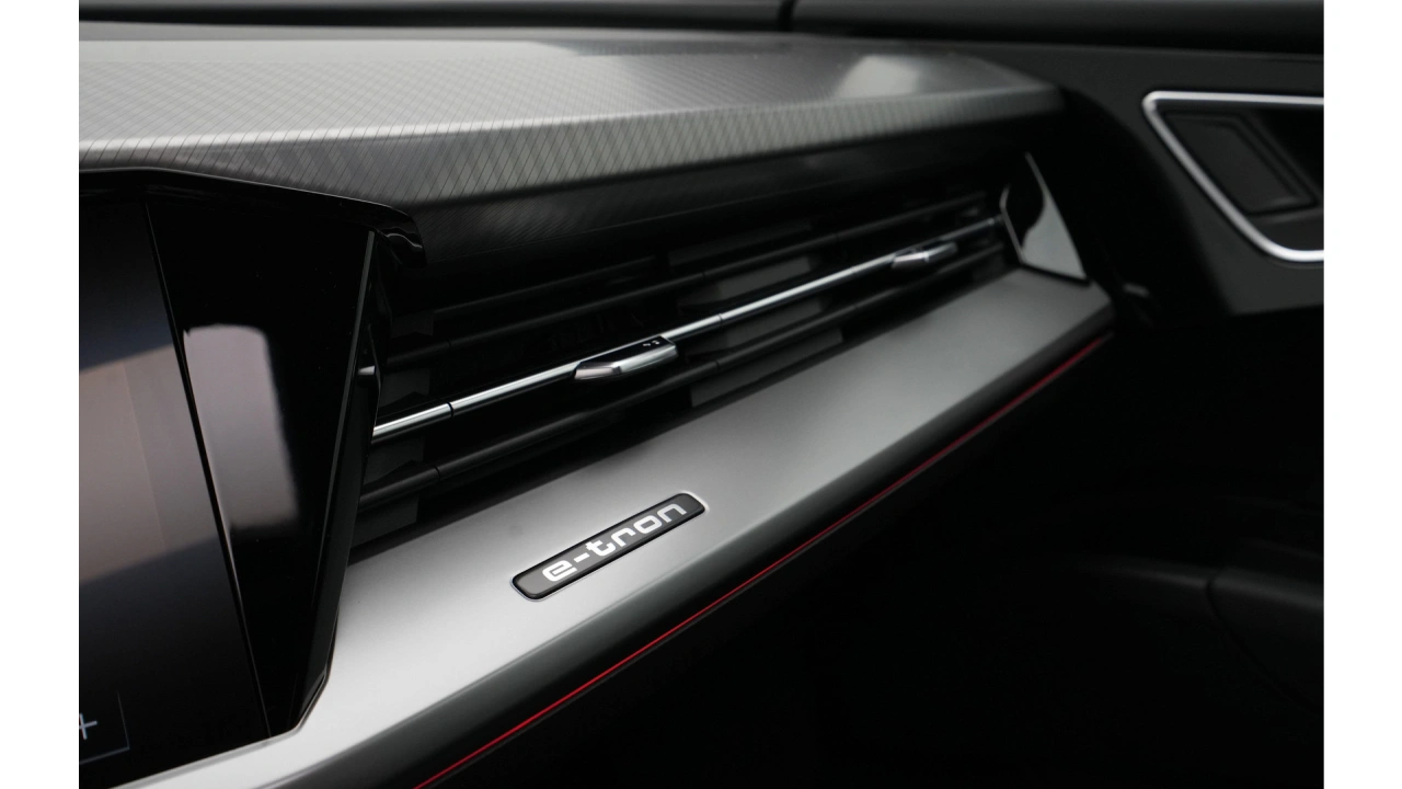 Audi Q4 e-tron Q4 45 e-tron quattro 286 1AT Advanced edition