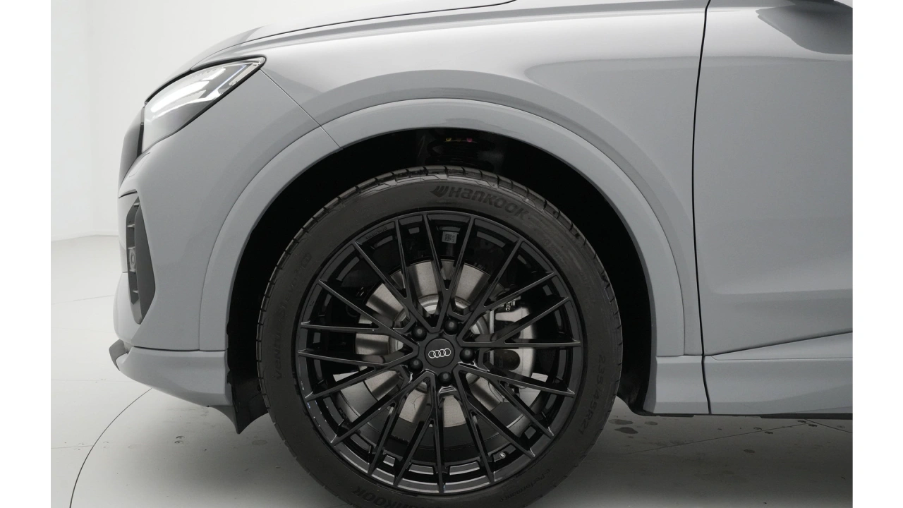 Audi Q4 e-tron Q4 45 e-tron quattro 286 1AT Advanced edition