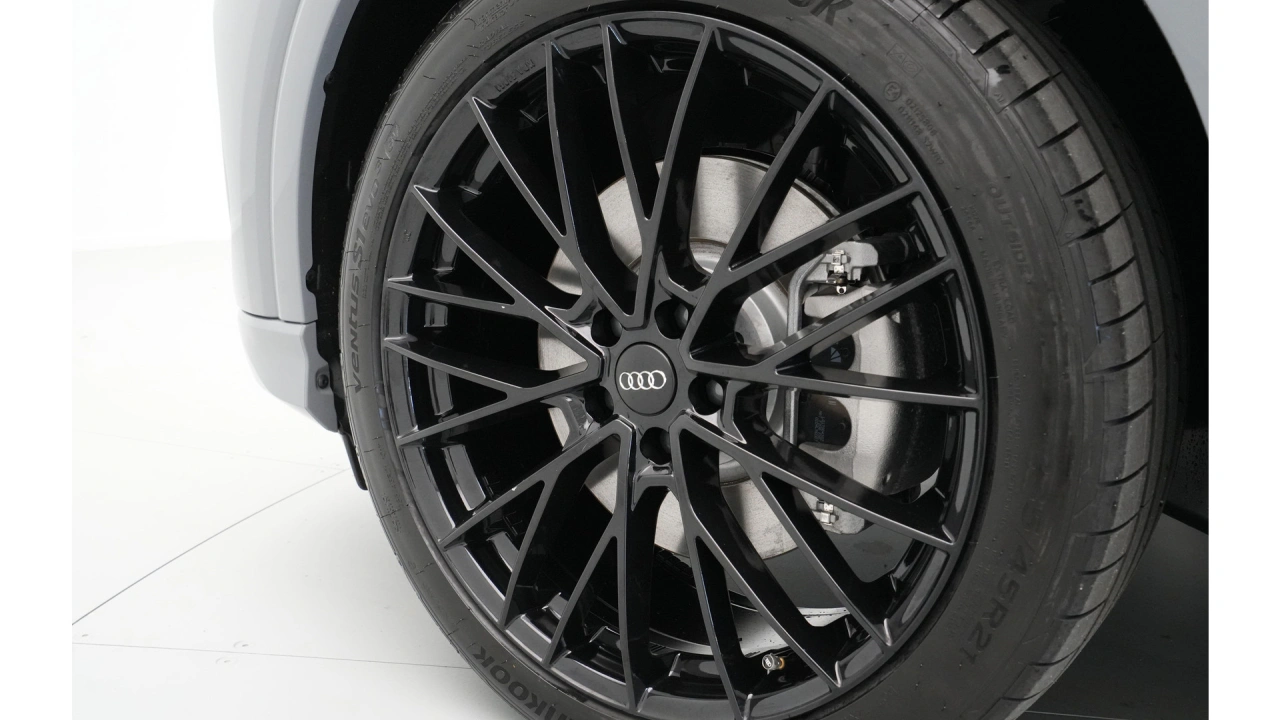 Audi Q4 e-tron Q4 45 e-tron quattro 286 1AT Advanced edition