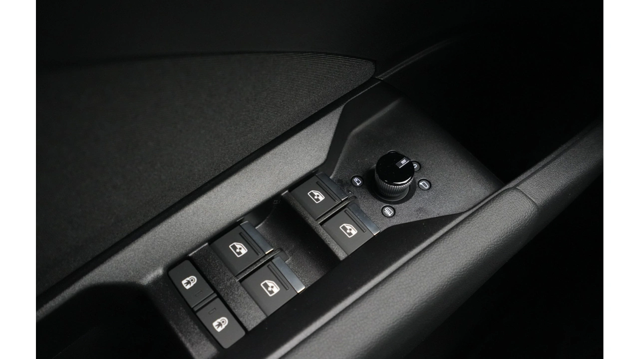 Audi Q4 e-tron Q4 45 e-tron quattro 286 1AT Advanced edition