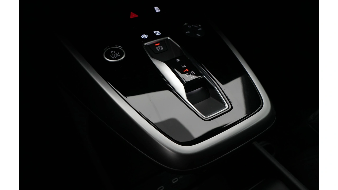Audi Q4 e-tron Q4 45 e-tron quattro 286 1AT Advanced edition