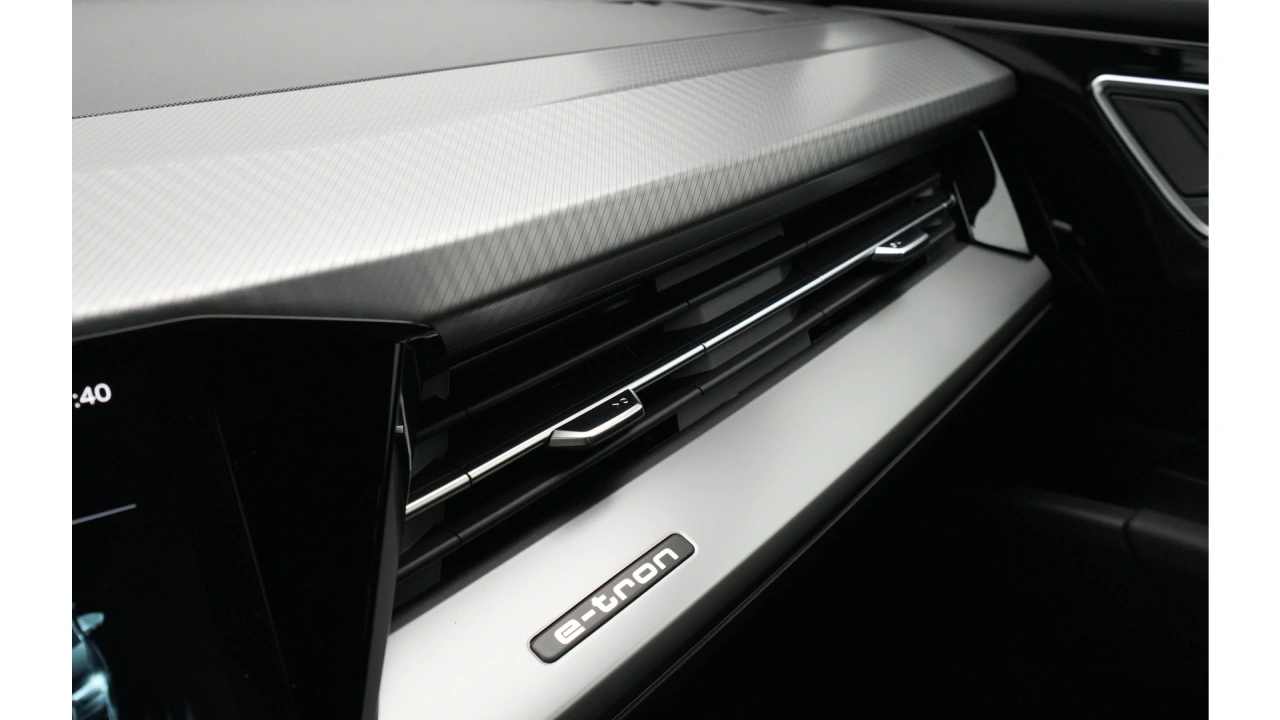 Audi Q4 e-tron Q4 45 e-tron quattro 286 1AT Advanced edition