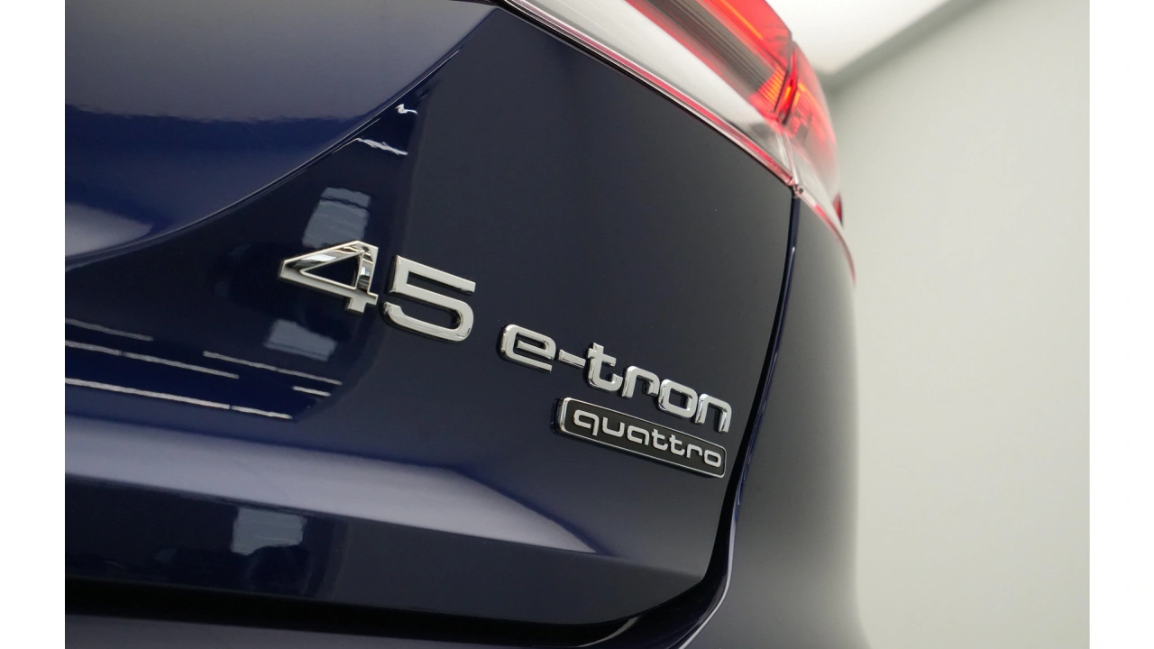 Audi Q4 e-tron Q4 45 e-tron quattro 286 1AT Edition