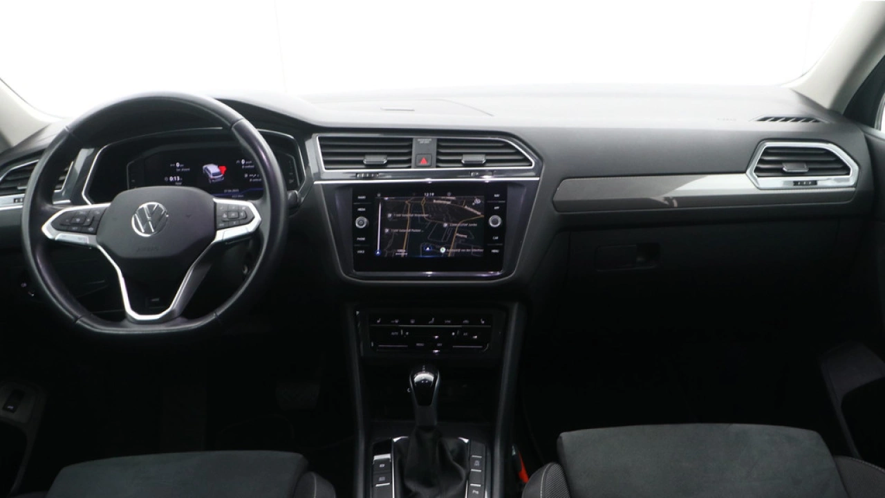 Volkswagen Tiguan Allspace 1.5 TSI 150pk DSG Life Business 7p. Trekhaak