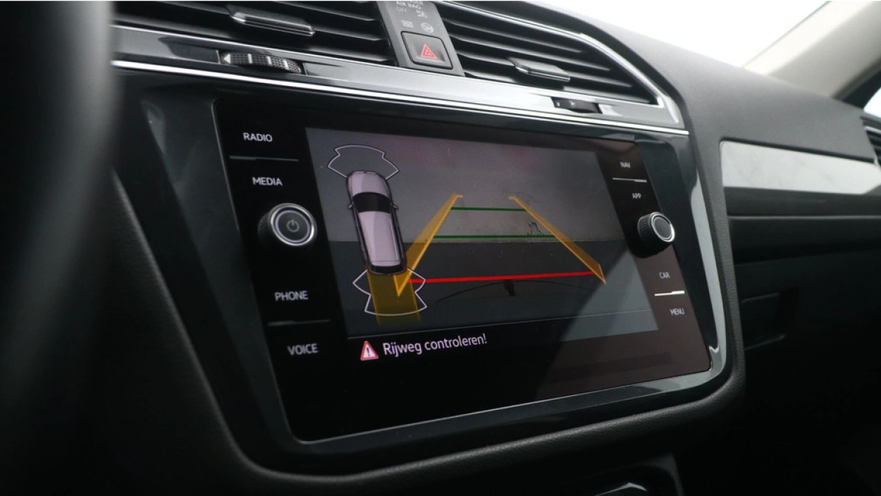 Volkswagen Tiguan Allspace 1.5 TSI 150pk DSG Life Business 7p. Trekhaak