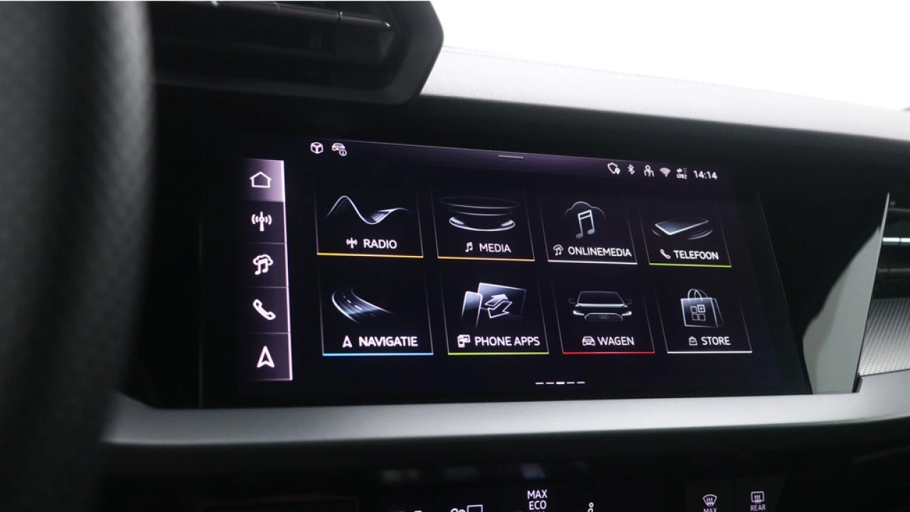 Audi A3 Limousine 30 TFSI S edition | PDC V+A | Camera | Zwart optiek | Audi Sound | Privacy glas |