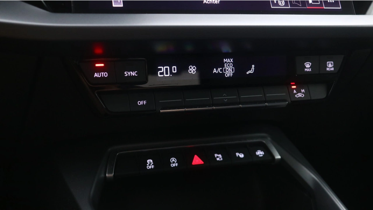 Audi A3 Limousine 30 TFSI S edition | PDC V+A | Camera | Zwart optiek | Audi Sound | Privacy glas |