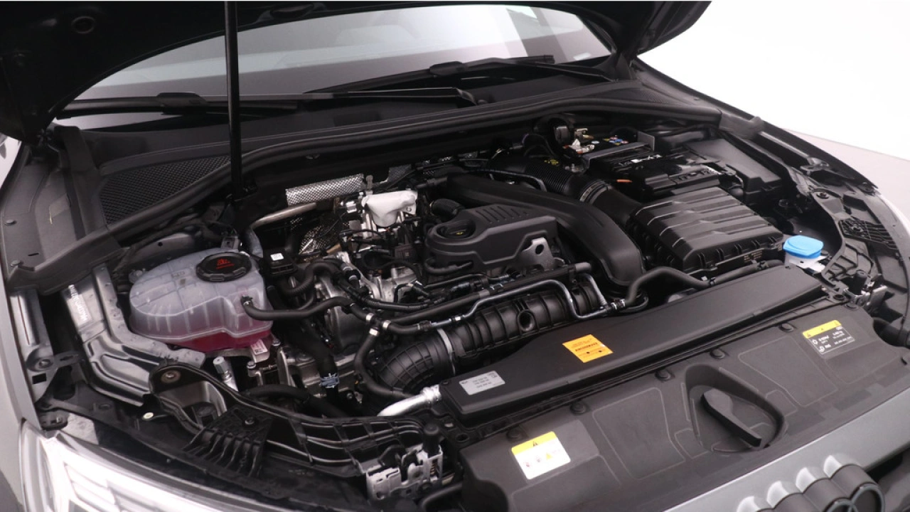 Audi A3 Limousine 30 TFSI S edition | PDC V+A | Camera | Zwart optiek | Audi Sound | Privacy glas |