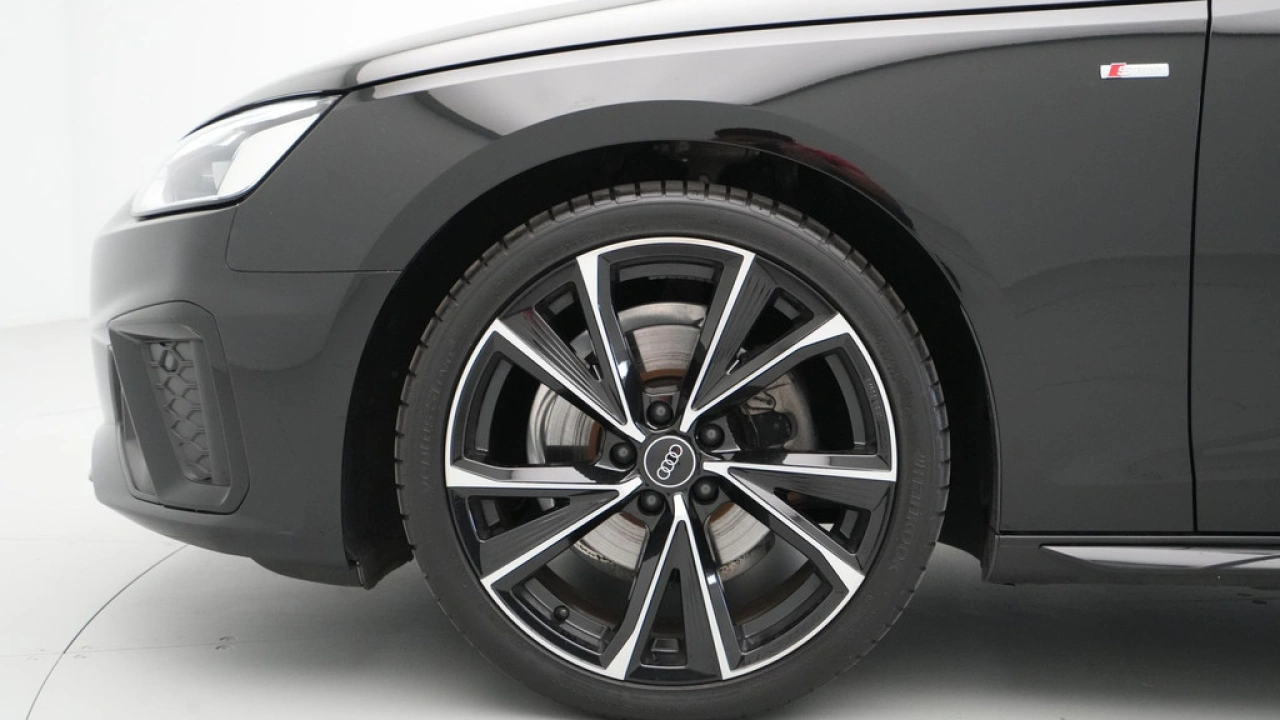 Audi A4 Avant 35 TFSI 150pk S-Tronic S-Line edition Competition