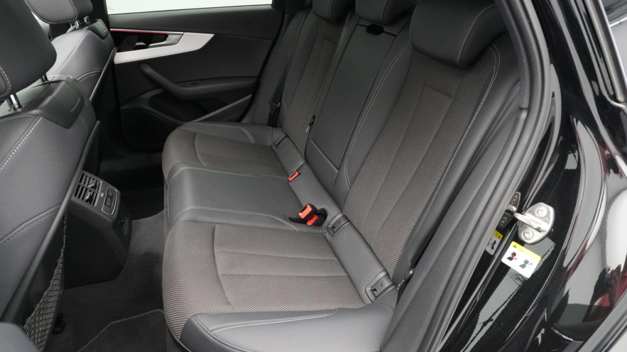 Audi A4 Avant 35 TFSI 150pk S-Tronic S-Line edition Competition