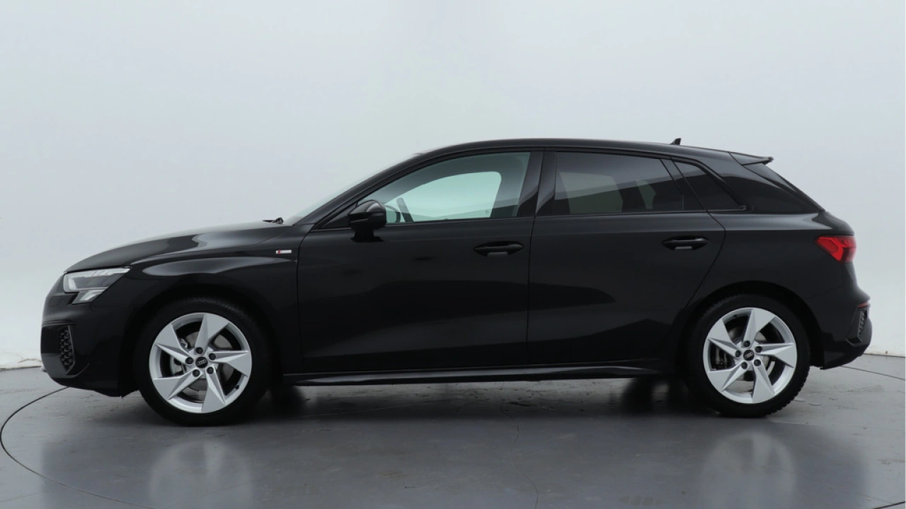 Audi A3 Sportback 35 TFSI 150PK S edition | Audi Sound | Privacy glass | Zwart optiek | Carplay |