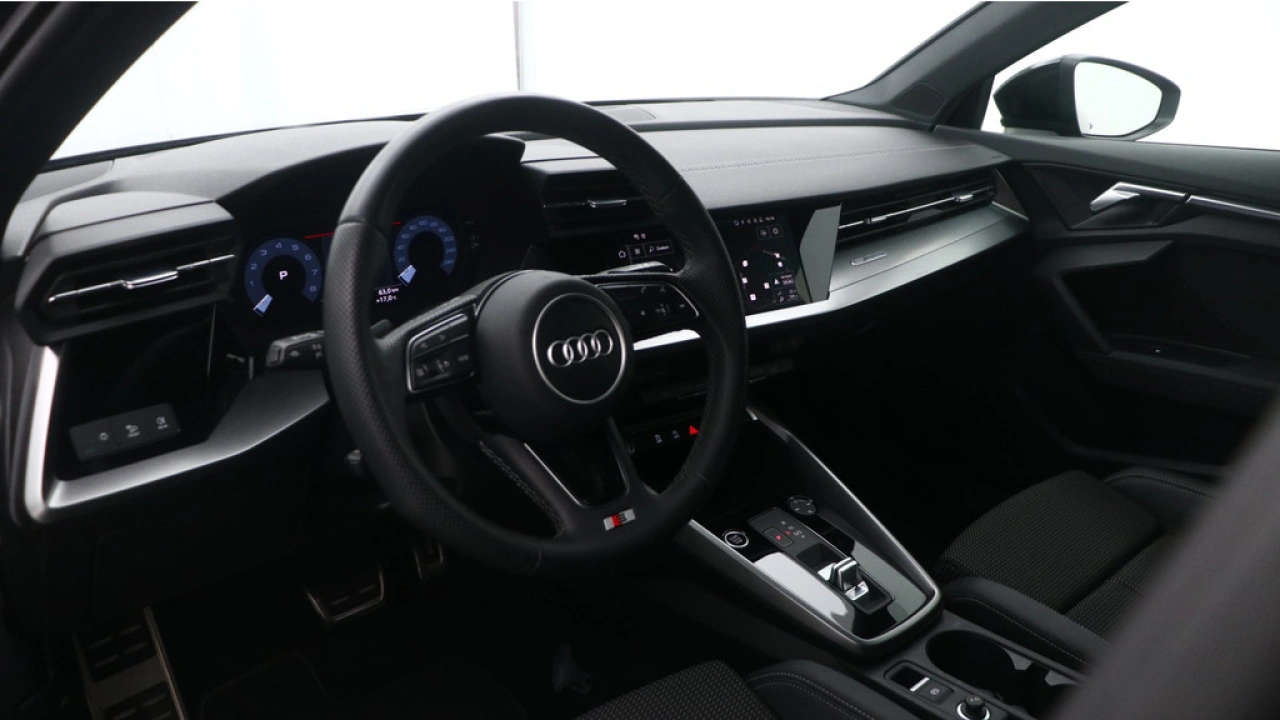 Audi A3 Sportback 35 TFSI 150PK S edition | Audi Sound | Privacy glass | Zwart optiek | Carplay |