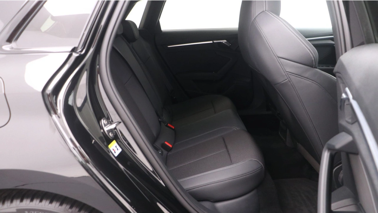 Audi A3 Sportback 35 TFSI 150PK S edition | Audi Sound | Privacy glass | Zwart optiek | Carplay |
