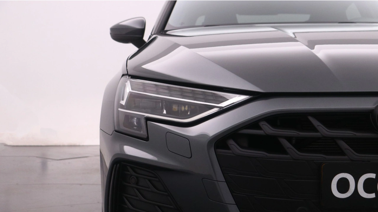Audi A3 Limousine 30 TFSI S edition | PDC V+A | Camera | Zwart optiek | Audi Sound | Privacy glas |